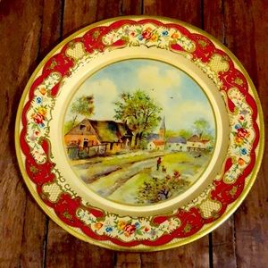 Vintage 1970s metal tray by Daher; made in Holland, 8 inches diameter